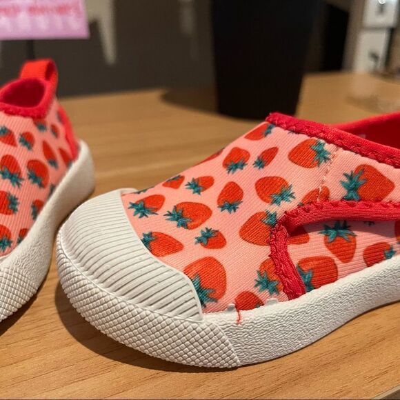 NWOT DSG water shoes strawberries size 4 - Picture 6 of 11